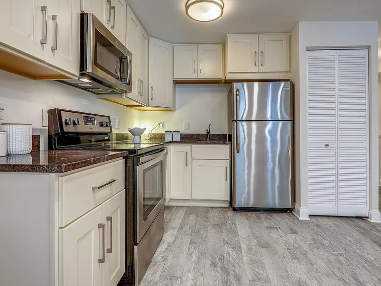 1211 Clifton St NW #B — Photo 7