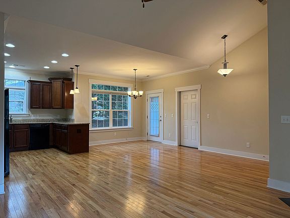 4th image of 7 White Pine Dr