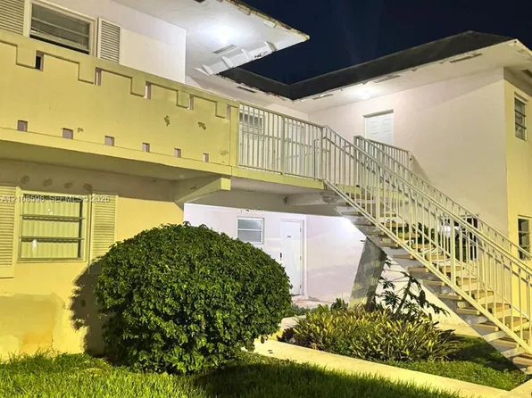 7426 SW 82nd St APT D221, Miami, FL 33143
