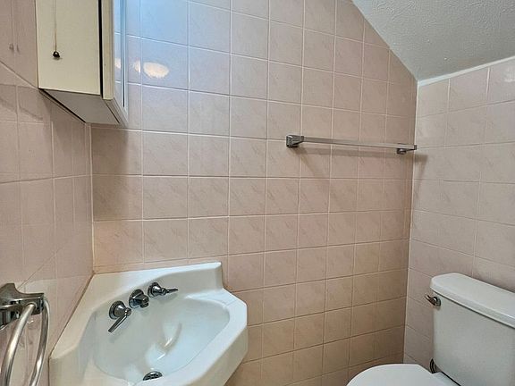 4th image of 5641-35 Ashley Oaks Dr