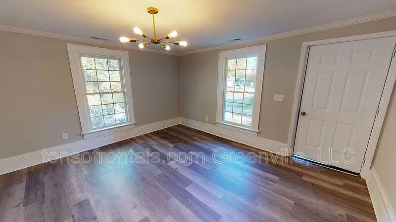 2 bed, 1.0 bath, $1,100 — Photo 2