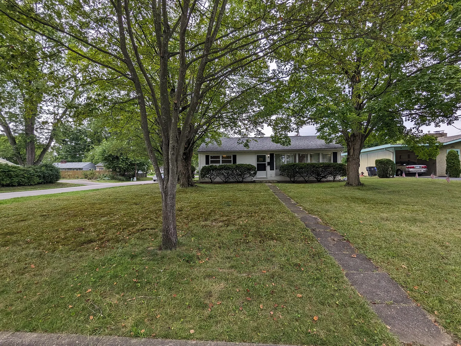 3 bed, 1600 sqft, $2,000 — Photo 1