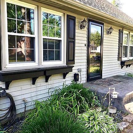 3rd image of 7422 Oakdale Dr