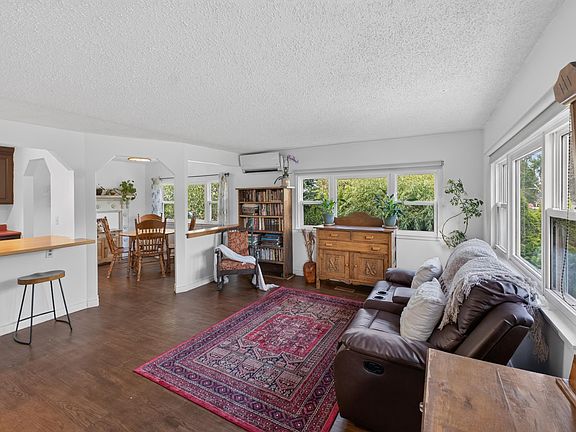 3rd image of 23 Lakeview Dr