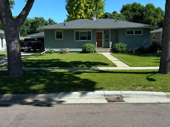 105 26th Ave N, Fargo, ND 58102