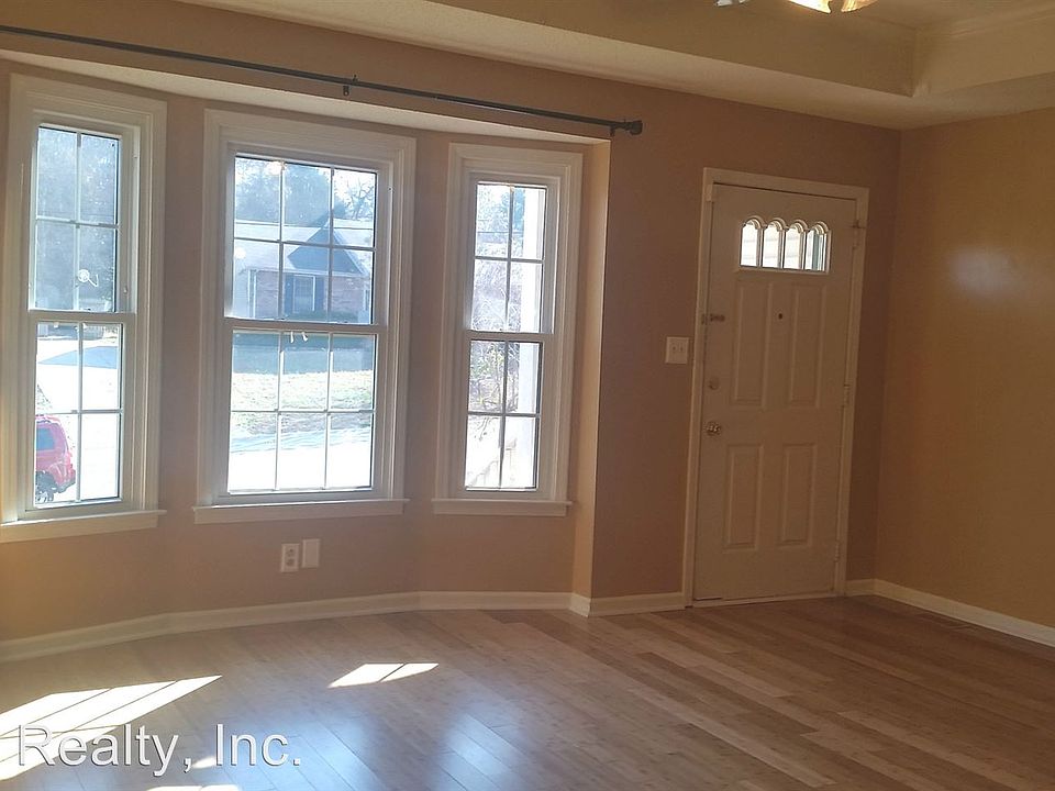 1st image of 279 Moncrest Dr