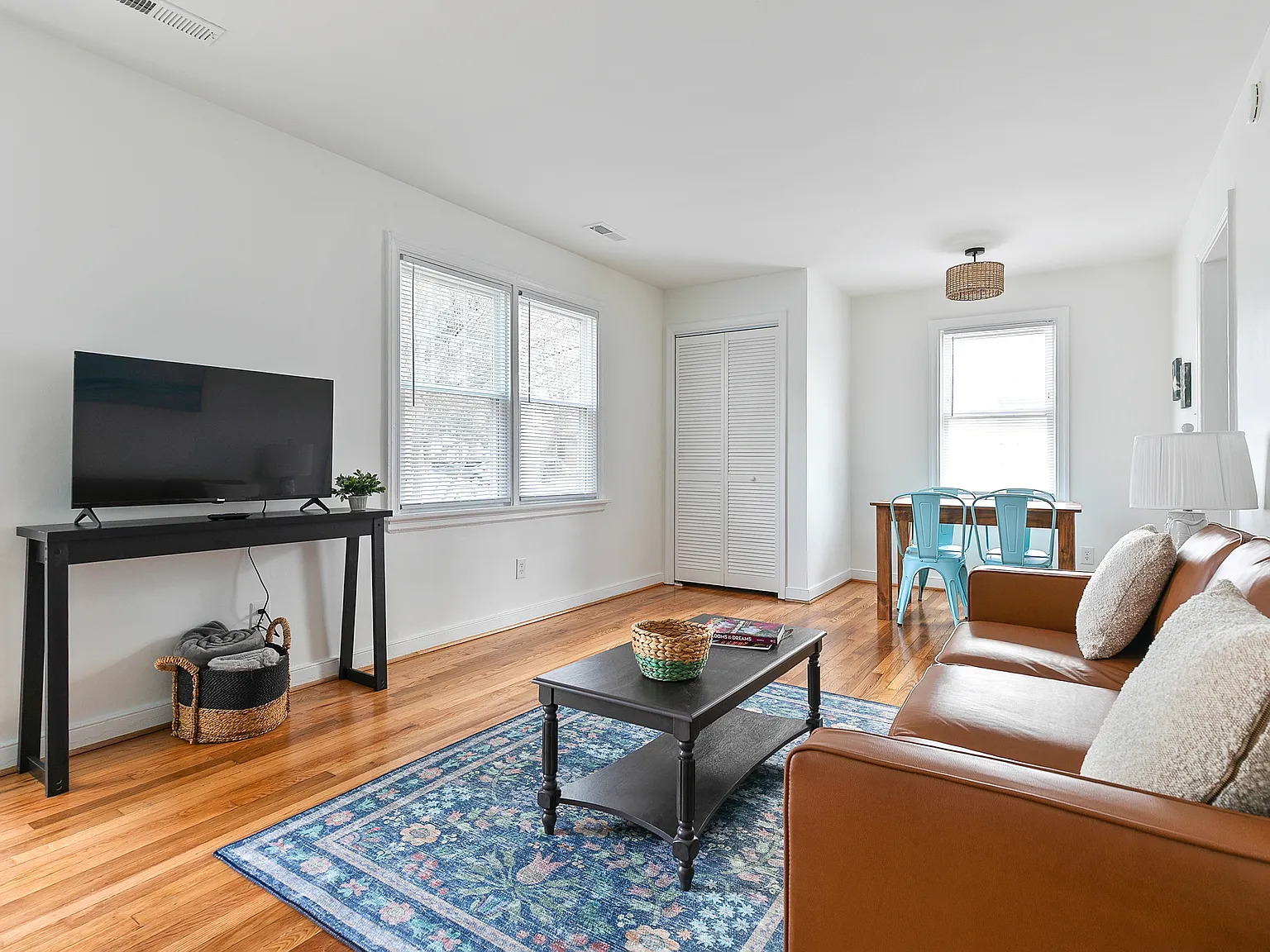 3 bed, 864 sqft, $2,495 — Photo 4