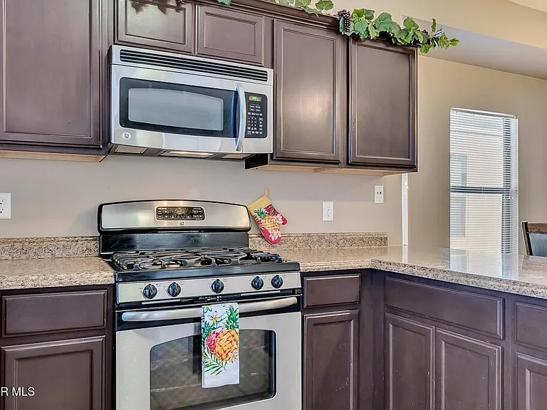 12921 Hueco Cave Dr — Photo 15