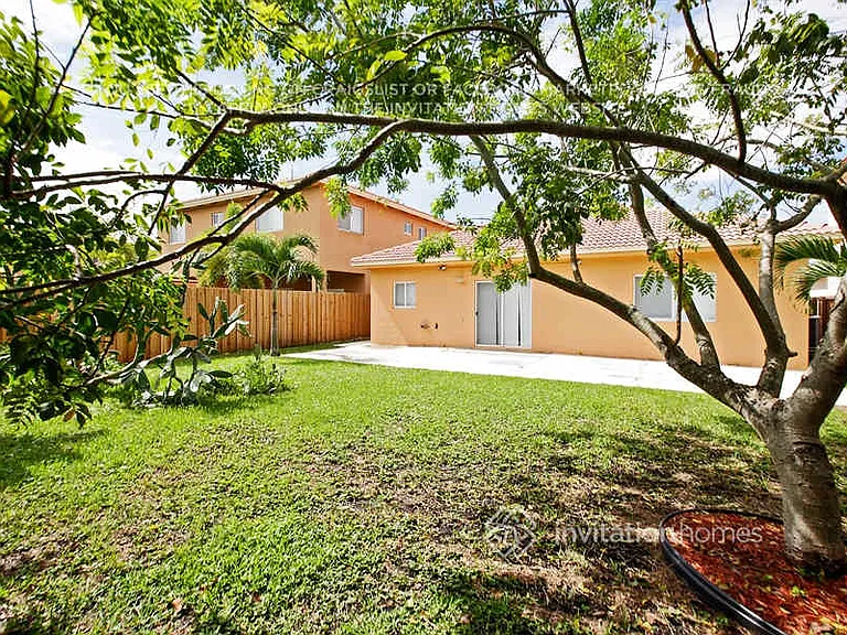 4633 SW 164th Ct — Photo 10