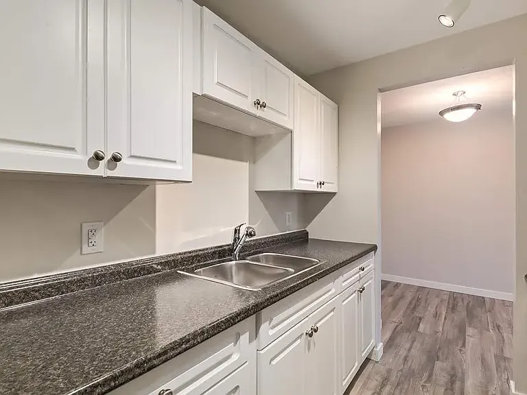 672 College Dr SE #111 — Photo 6