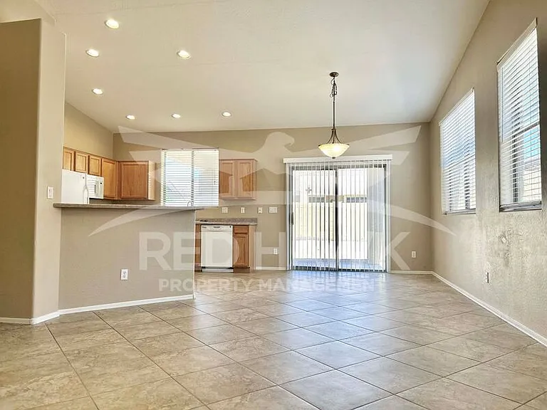 6660 E Roland St — Photo 4