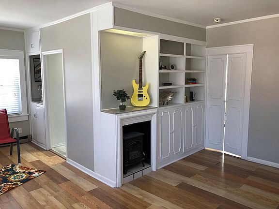 5th image of 930 W Boyd St Unit 3