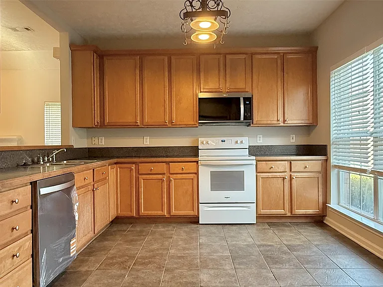9505 Greythorne Ct — Photo 8
