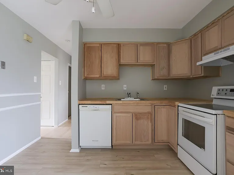 1940 Arrowood Dr — Photo 10