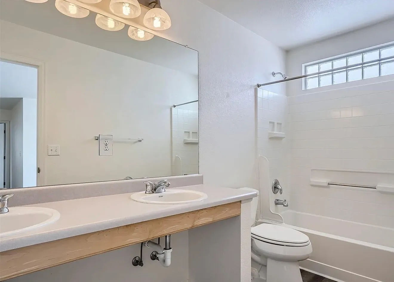 3 bed, 1942 sqft, $3,000 — Photo 4