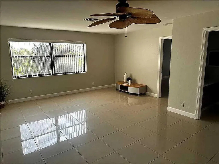 105 S Riverside Dr #303 — Photo 16