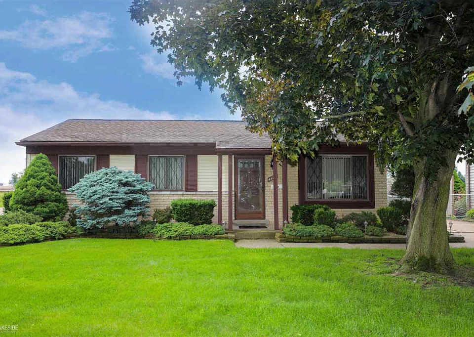 1st image of 44252 Carrnation Dr