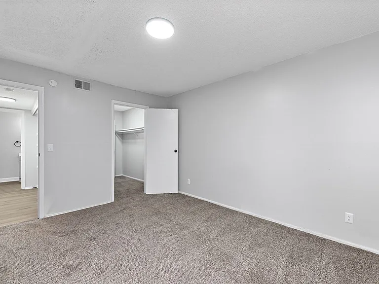 Meadowood Apartments — Photo 15