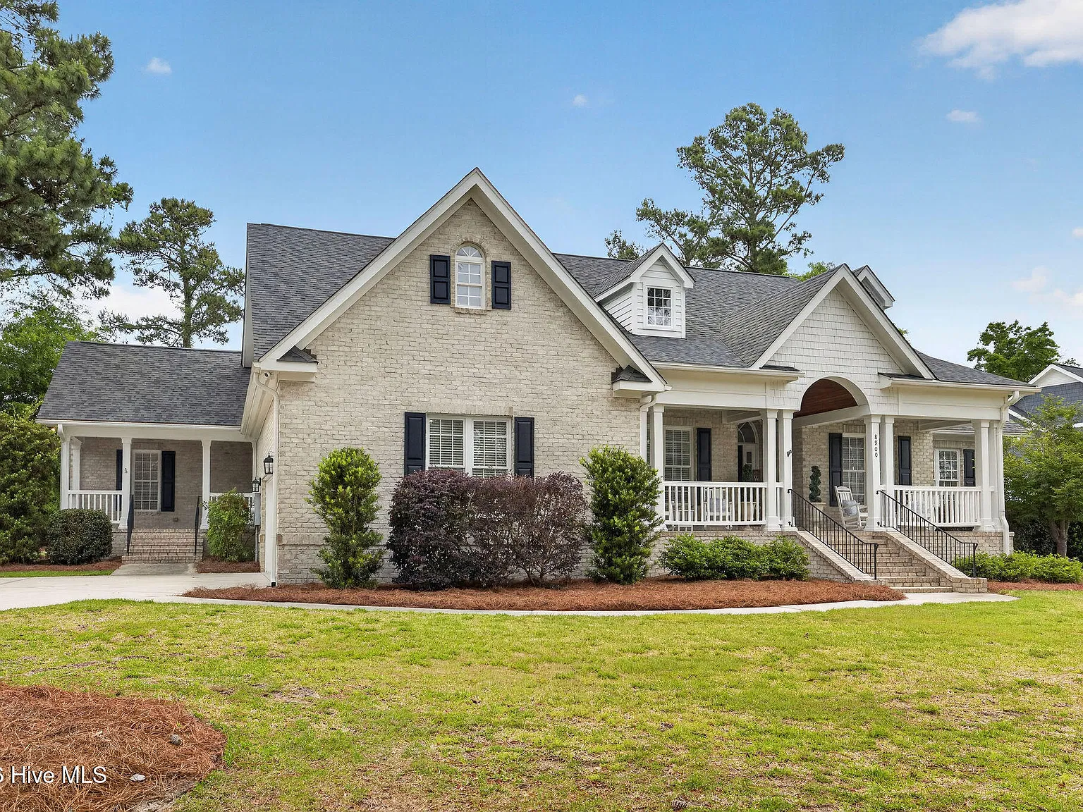 4 bed, 3.5 bath, 3316 sqft, $4,000 — Photo 1