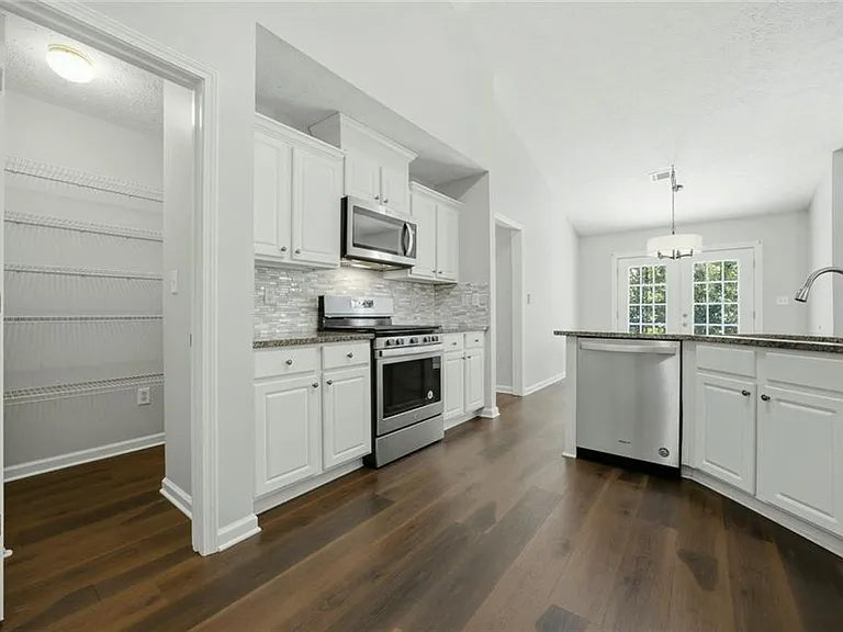 572 Staghorn Ln — Photo 12