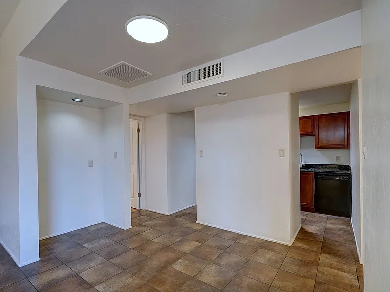 Riverside Suites — Photo 18