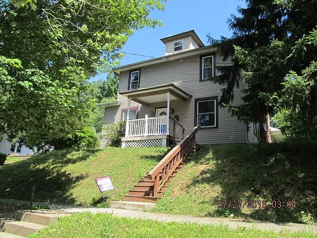 1019 W 3rd St photo 1
