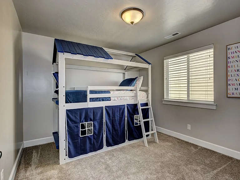 2580 E Blackstone Dr — Photo 36