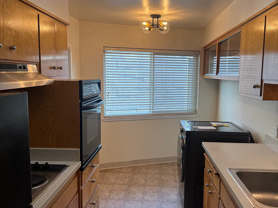 282 Wayne Ave #203