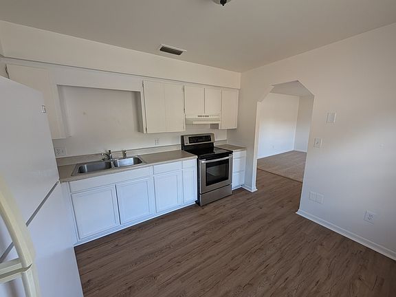2nd image of 607 Kansas Ave