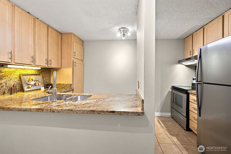 4th image of 1300 University Street #4C