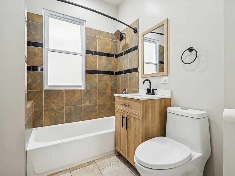 4237 W School St #1 — Photo 9