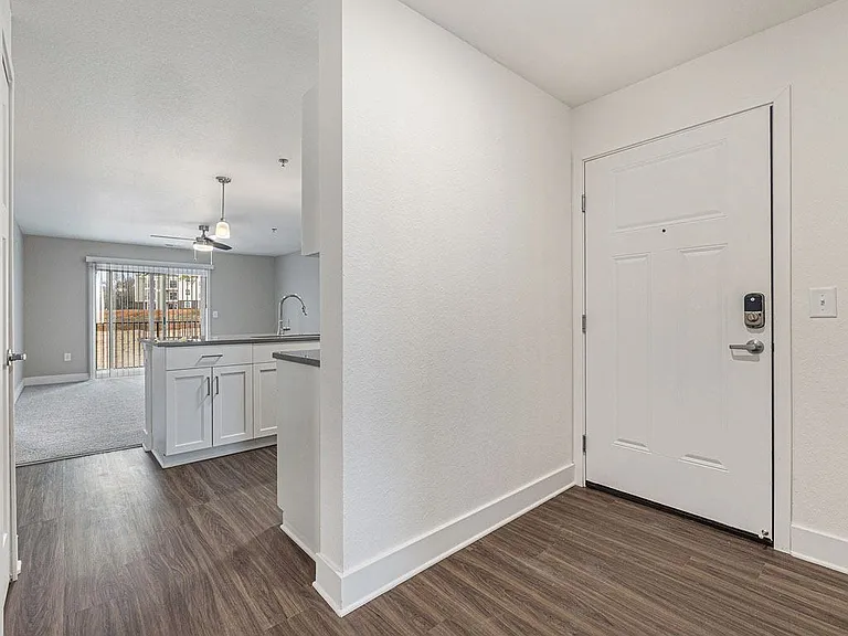 Signature Pointe Apartment Homes — Photo 25