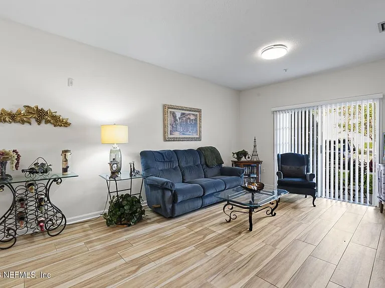 8218 Green Parrot Rd #105 — Photo 27