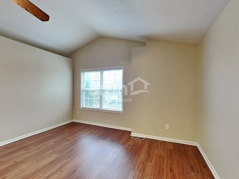 311 Hartford Ct — Photo 10