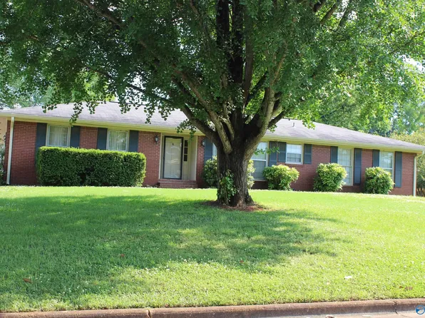 2305 Greenwood Dr SE, Decatur, AL 35601