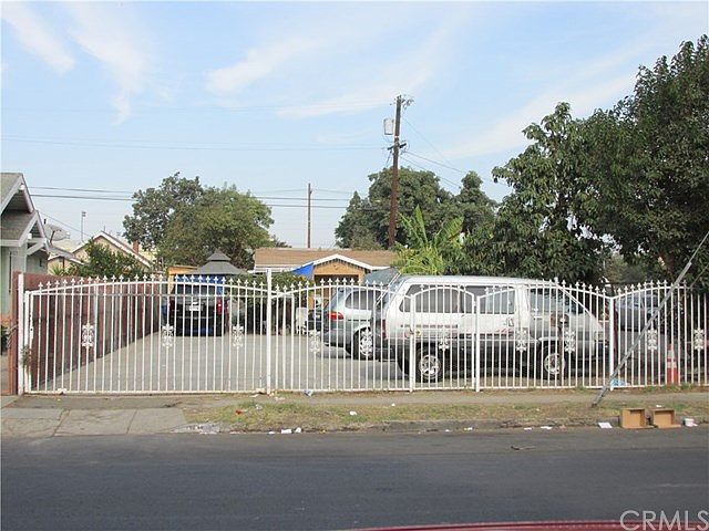 2nd image of 443 E 56th St