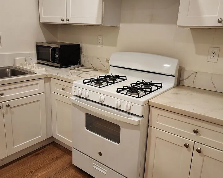341 S Western Ave #2 — Photo 7