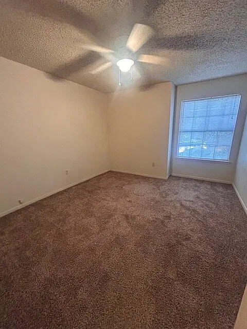3 bed, 2.0 bath, 1689 sqft, $1,300 — Photo 4
