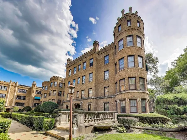 2426 W Greenleaf Ave APT 1, Chicago, IL 60645