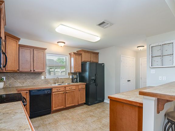 5th image of 14300 Summerset Dr