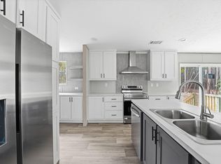522 Watts Ln, Camden, SC 29020
