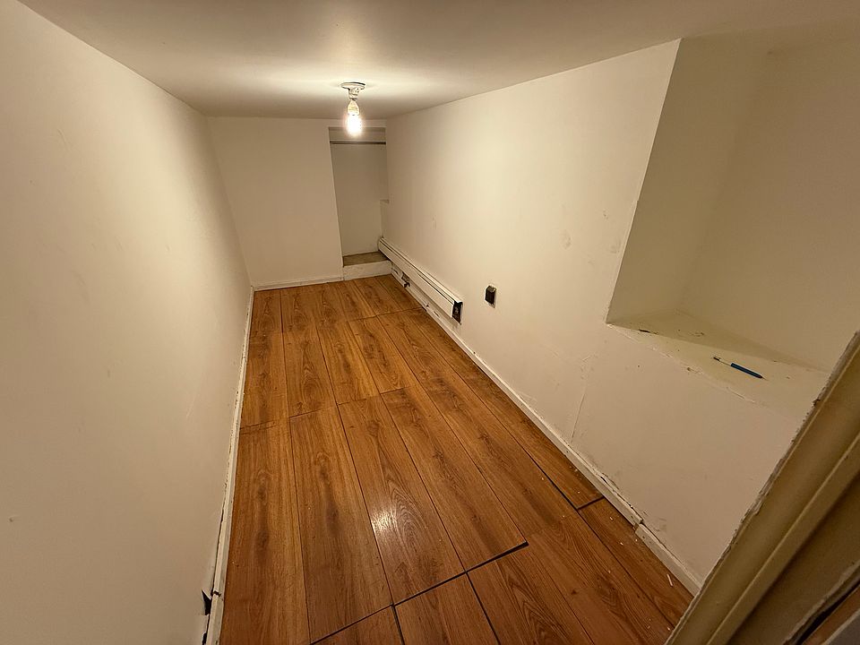 2nd image of 157 Waverly St #B