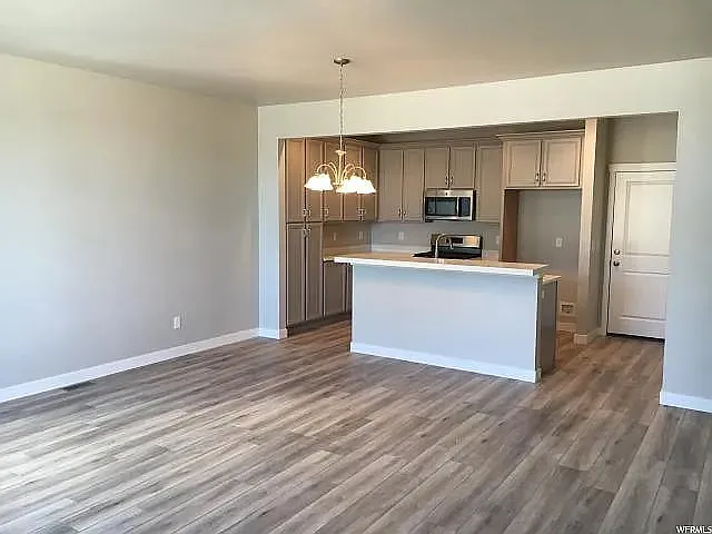 1044 W Narrows Ln — Photo 5