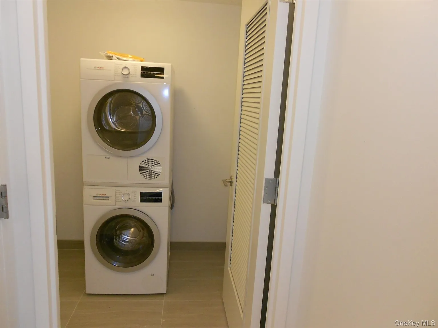 3 bed, 2.0 bath, 1100 sqft, $4,700 — Photo 4