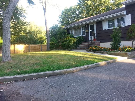 2nd image of 5 Harvard Pl