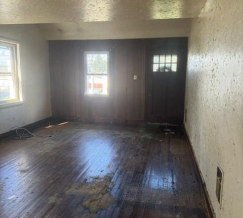 4th image of 1002 Fox Chase Rd