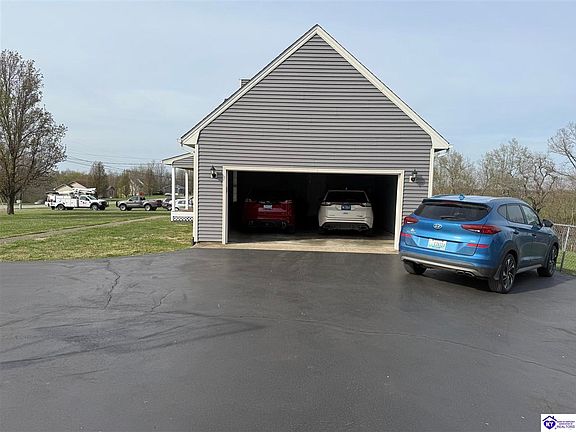 3rd image of 116 Creekview Ln