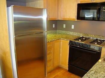 4th image of 309 Langton St