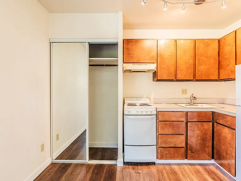 Camelot Apartments — Photo 8