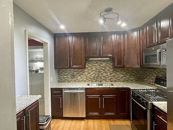 2nd image of 116 Villa Circle Dr #5